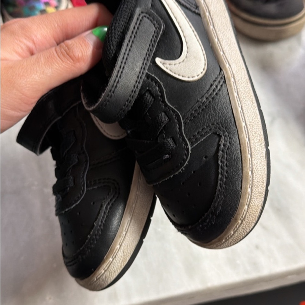 Nike Kids Black and White Velcro Low-Top Sneakers